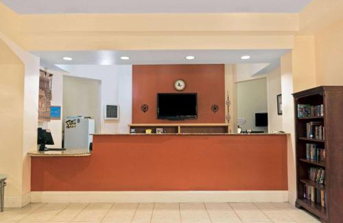 McKinney Hotel | Super 8 by Wyndham Austin/Airport South