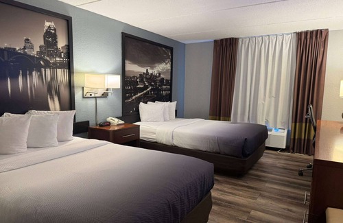 East Bloomington Hotel | Super 8 by Wyndham Bloomington/Airport