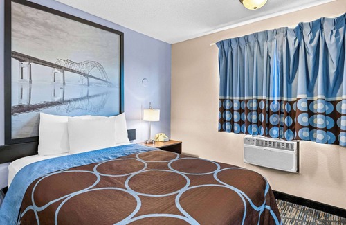 Council Bluffs Hotel | Super 8 by Wyndham Council Bluffs IA Omaha NE Area