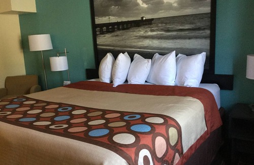 Clearwater Hotel | Super 8 by Wyndham Clearwater/St. Petersburg Airport