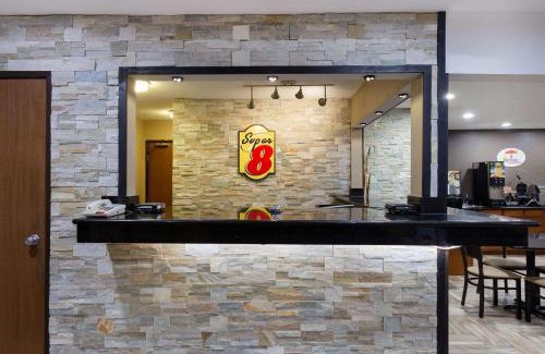 Decorah Hotel | Super 8 by Wyndham Decorah