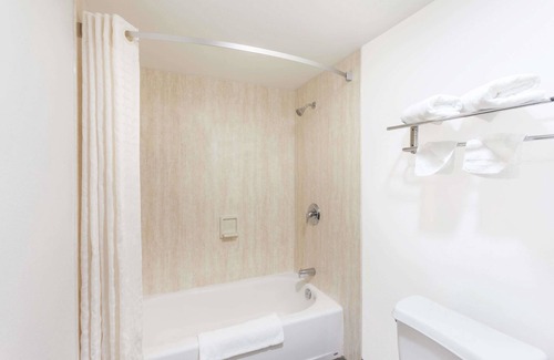 El Cajon Hotel | Super 8 by Wyndham El Cajon/San Diego