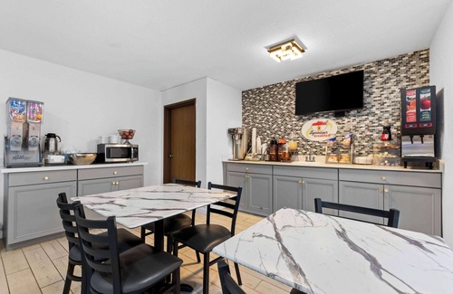 Elizabethtown Hotel | Super 8 by Wyndham Elizabethtown