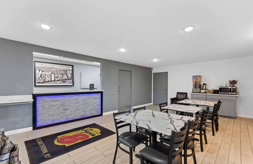Elizabethtown Hotel | Super 8 by Wyndham Elizabethtown