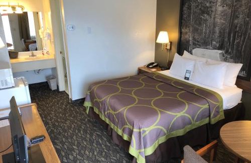 Fort Bragg Hotel | Super 8 by Wyndham Fort Bragg