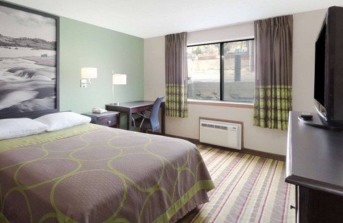 Green River Hotel | Super 8 by Wyndham Green River