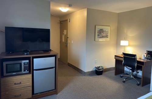 Guelph Hotel | Super 8 by Wyndham Guelph