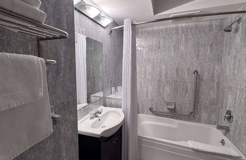 Guelph Hotel | Super 8 by Wyndham Guelph