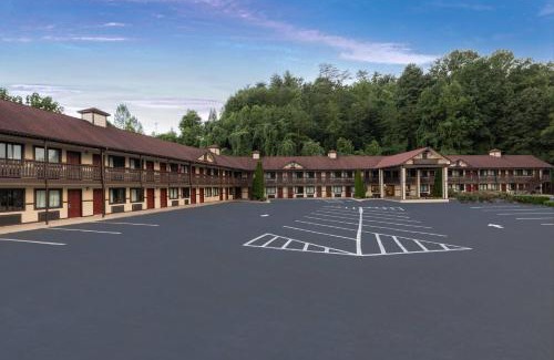 Helen Hotel | Super 8 by Wyndham Helen