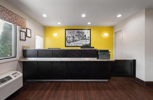 Helen Hotel | Super 8 by Wyndham Helen
