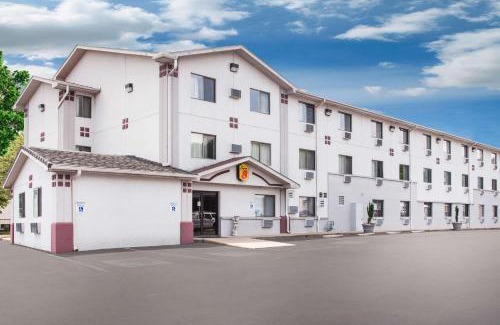 Hot Springs Hotel | Super 8 by Wyndham Hot Springs