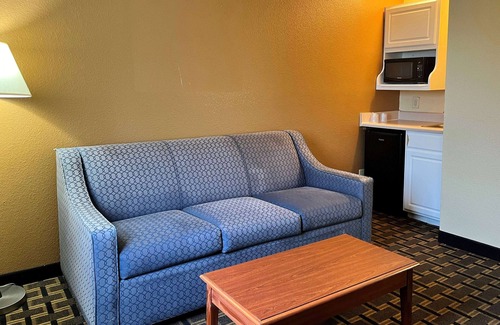 Castleton Hotel | Super 8 by Wyndham Indianapolis/NE/Castleton Area