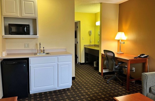 Castleton Hotel | Super 8 by Wyndham Indianapolis/NE/Castleton Area