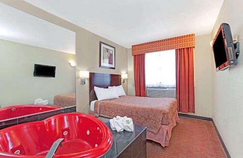 Queens Hotel | Super 8 by Wyndham Long Island City LGA Hotel