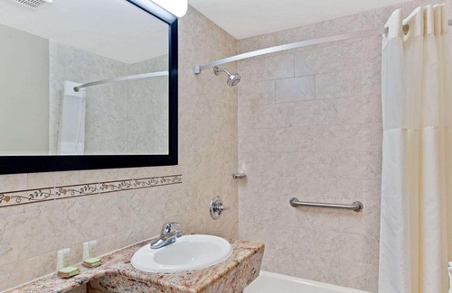 Queens Hotel | Super 8 by Wyndham Long Island City LGA Hotel