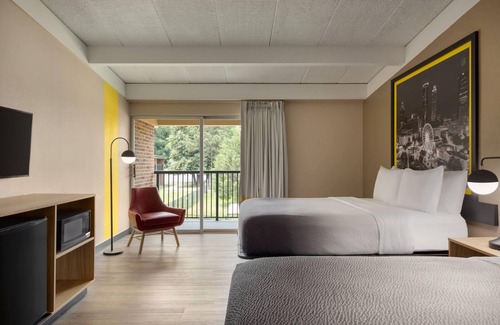 Macon Hotel | Super 8 by Wyndham Macon GA