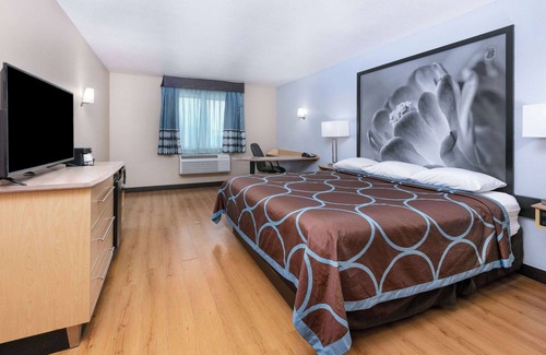 New Braunfels Hotel | Super 8 by Wyndham New Braunfels I-35