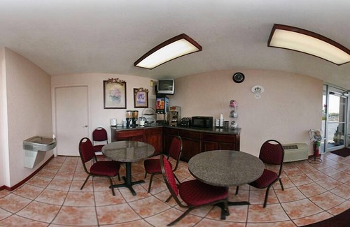 Central Oklahoma City Hotel | Super 8 by Wyndham Oklahoma Fairgrounds