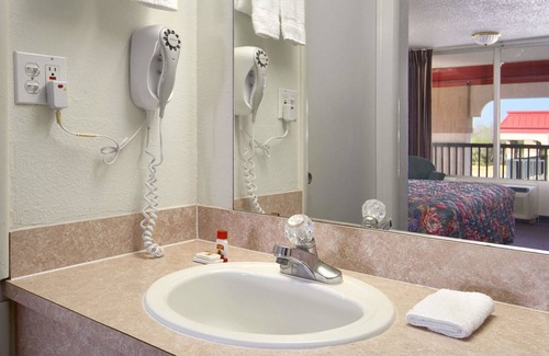 Central Oklahoma City Hotel | Super 8 by Wyndham Oklahoma Fairgrounds