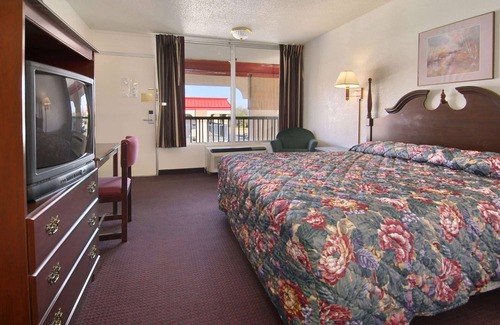 Central Oklahoma City Hotel | Super 8 by Wyndham Oklahoma Fairgrounds