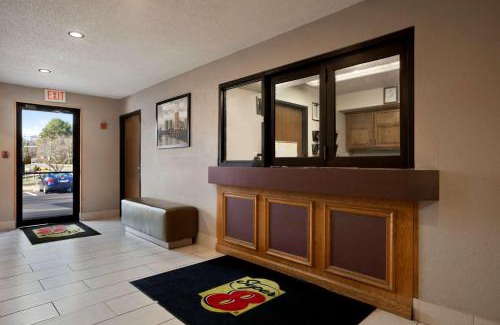 Mosby Hotel | Super 8 by Wyndham Richmond/Chamberlayne Rd