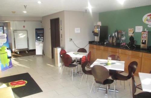 Mosby Hotel | Super 8 by Wyndham Richmond/Chamberlayne Rd