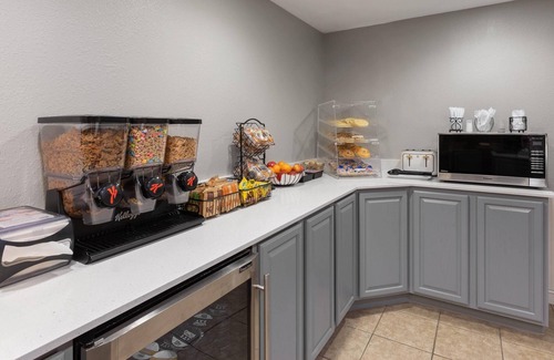 Traverse City Hotel | Super 8 by Wyndham Traverse City