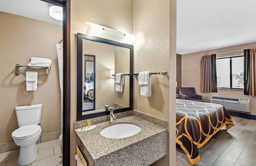 Terre Haute Hotel | Super 8 by Wyndham Terre Haute