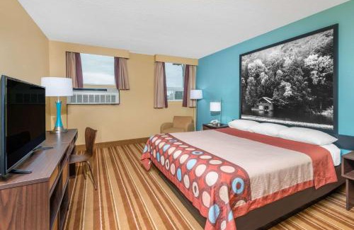 Thunder Bay Hotel | Super 8 by Wyndham Thunder Bay