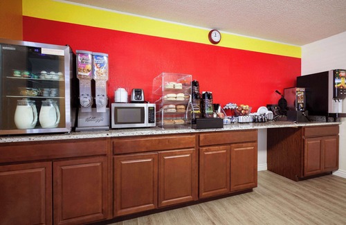 Briargate Hotel | Super 8 by Wyndham Colorado Springs/Afa Area
