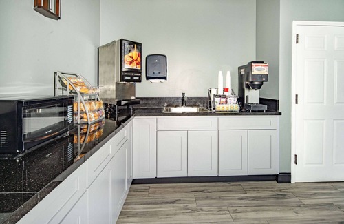 North Hollywood Hotel | Super 8 by Wyndham North Hollywood