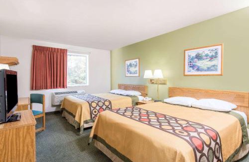 West Middlesex Hotel | Super 8 by Wyndham West Middlesex/Sharon Area