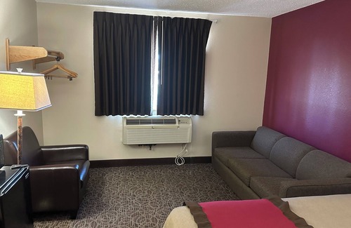 West Branch Hotel | Super 8 by Wyndham West Branch