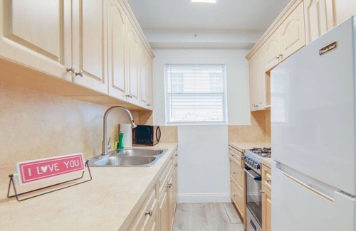 South Beach Condo | Super Beach Deal, Apt w/2 Queen Beds On Ocean Dr