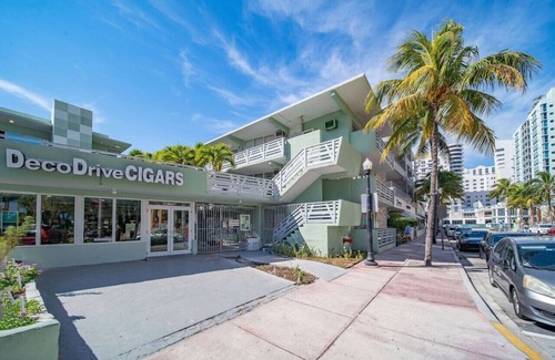 South Beach Condo | Super Beach Deal, Apt w/2 Queen Beds On Ocean Dr