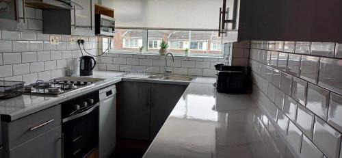 Luton House | Super Central Location-Station-Airport-Parking
