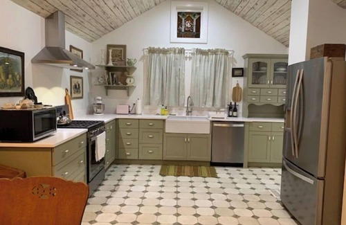 Pendleton House | Super Charming Modern Cottage