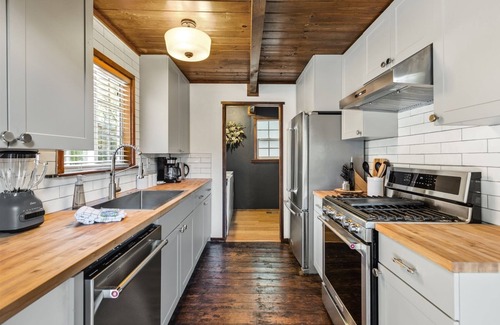 Pine Cove Cabin | Super Chic Pines Hideaway