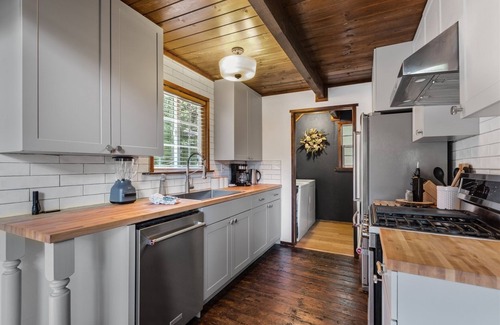 Pine Cove Cabin | Super Chic Pines Hideaway