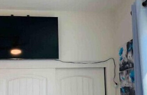 Mira Loma House | Super Clean Cozy Guest Room in A Family House