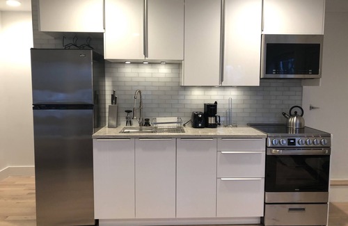 Asheville Villa | SUPER COOL 1 BED APARTMENT WALK TO Downtown, West Asheville, and River Arts
