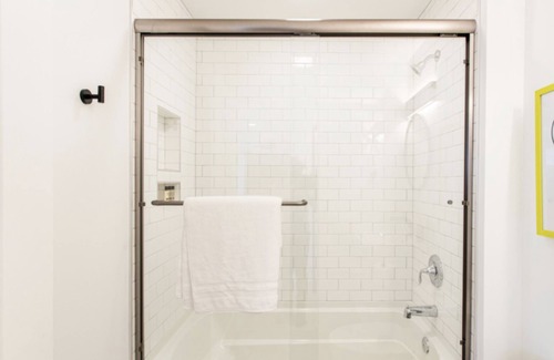 Asheville Villa | SUPER COOL 1 BED APARTMENT WALK TO Downtown, West Asheville, and River Arts