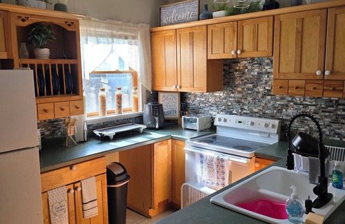 Lorain House | super cozy 4-bedroom house in Lorain newly remodeled close to lake.