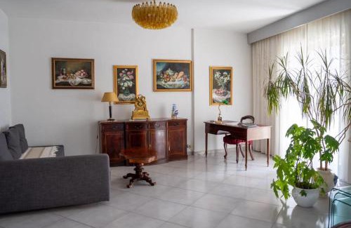 Materdei Apartment | Super Elegante Napoli Centro con posto auto e wifi veloce
