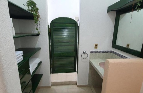 Crucecita House | Super Habitación 4 personas , fresca, tranquila y cómoda