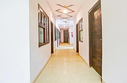 Shalimar Bagh Hotel | Super Hotel O Shalimar Bagh Max Hospital