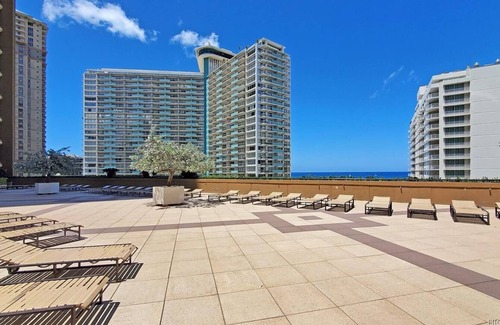 Waikiki Condo | Super location, free parking, 24hr security.