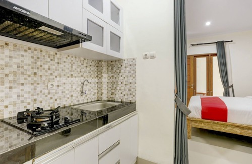 Renon Hotel | Super OYO 90232 March 67 Stay