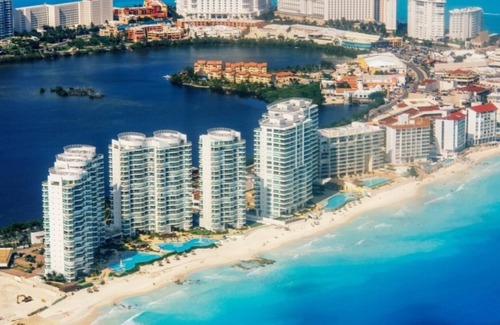 Punta Cancun Condo | SUPER SALE OCT-NOV/LUXURY BEACHFRONT SKYVILLA/SLEEP 10