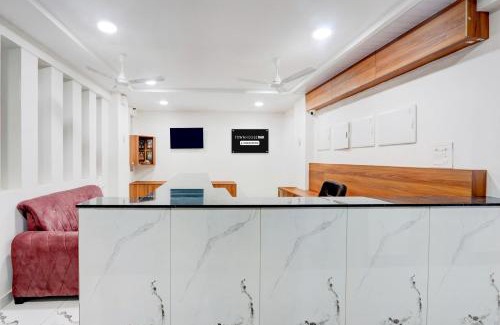 Warangal Hotel | Super Townhouse Oak Public Garden Hanamkonda Formerly Vishnu Grand